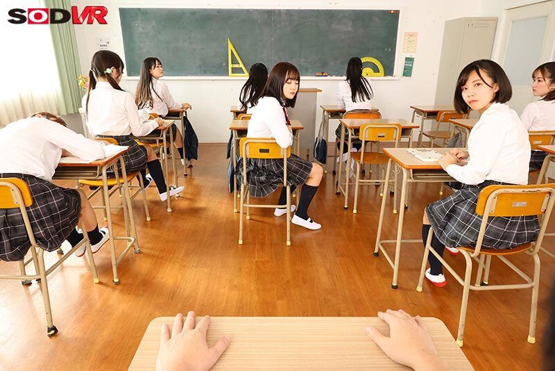 【人気配信旬報 マニア向け情報館】【VR】【8K】シン・学校掃除の時間 教室・廊下 雑巾がけパンチラVR 画像3