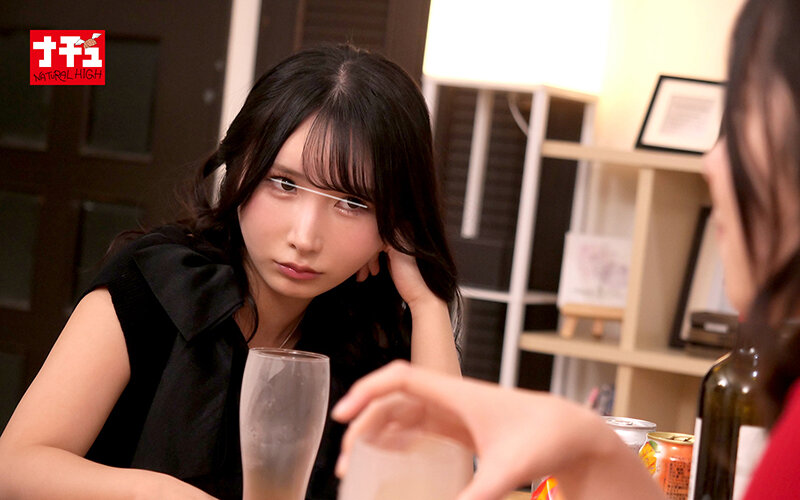 【人気配信旬報 マニア向け情報館】合宿の夜、こっそり布団の中で何度もイカセてレズに目覚めさせてしまった同級生に数年後…夫が近くにいるのに密着スロー乳首舐めでレズ返しされた私 画像12