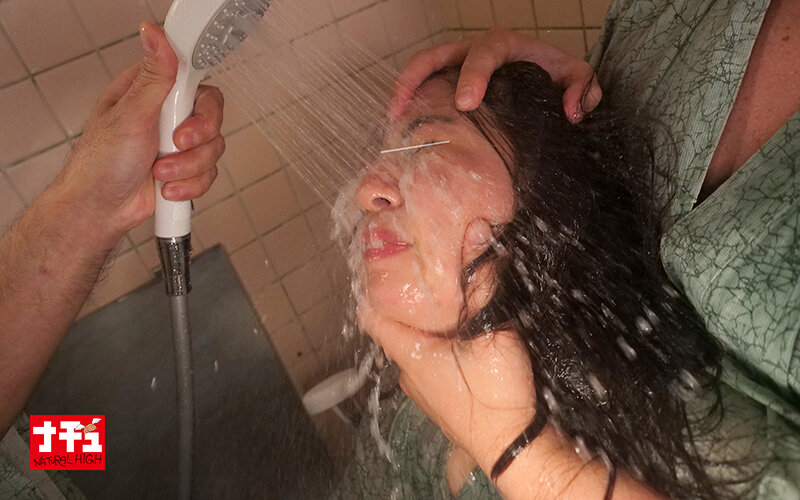 【人気配信旬報 マニア向け情報館】貸切風呂でイチャつく幸せ絶頂女を絶望に突き落とすNTR中出し映像 画像16