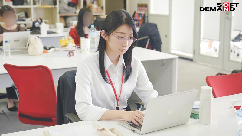 【人気配信旬報 マニア向け情報館】【特典版】秘書 守屋よしの 初AV出演 画像4