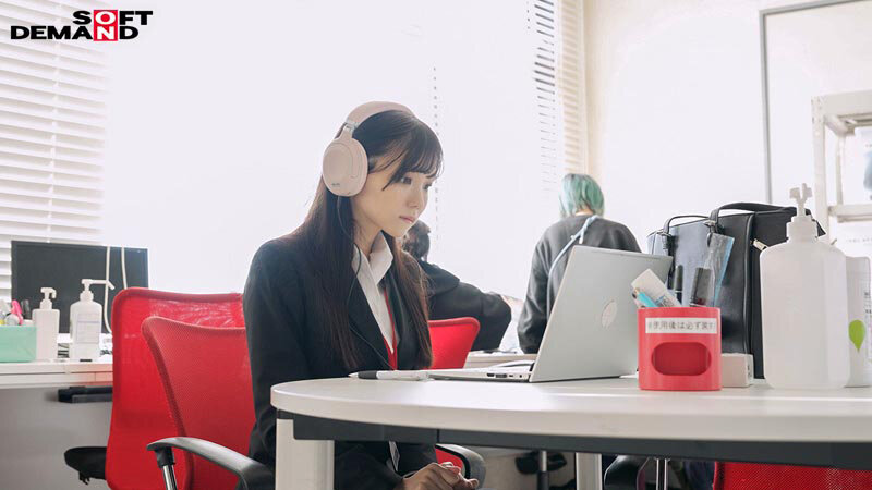 【人気配信旬報 マニア向け情報館】宣伝部 松永あかり 2度目のAV出演 はじめて尽くしの5日間に密着! こっそり露出 主観フェラ ローションプレイ 玩具オナニー 3P 画像3