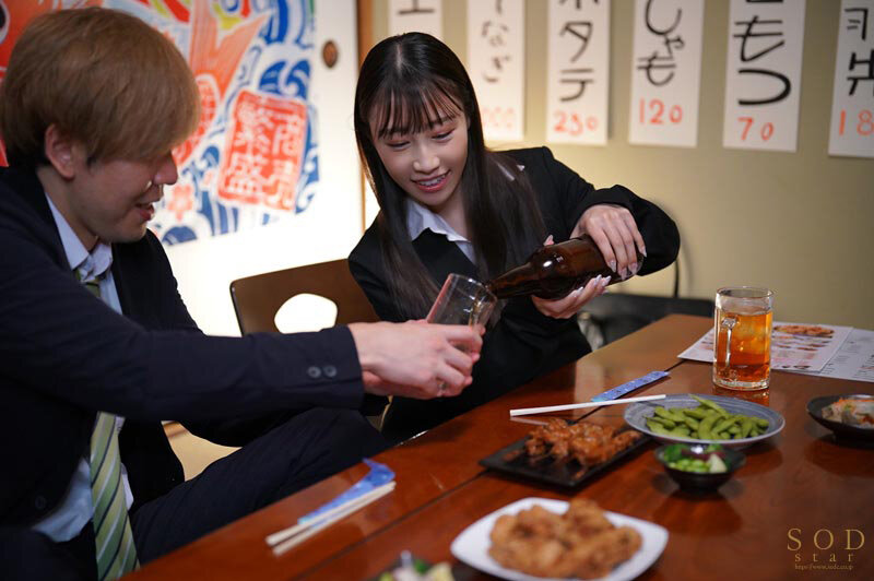 【人気配信旬報 マニア向け情報館】「大丈夫?アパート近いんだけど休んでく?」新入社員だけの飲み会で潰れた僕を親切丁寧に介抱してくれた優しい同期の無防備な部屋着がヤバ過ぎて気づいたら朝までヤリまくっていた話。(実は逆お持ち帰りでした。 斉藤帆夏 画像3