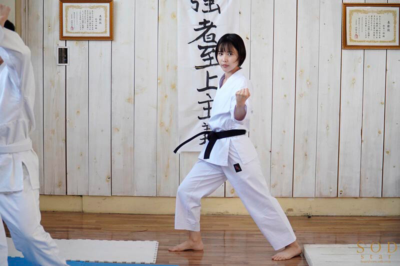 【人気配信旬報 マニア向け情報館】催罠光線で支配された空手美少女 柴崎はる 画像2