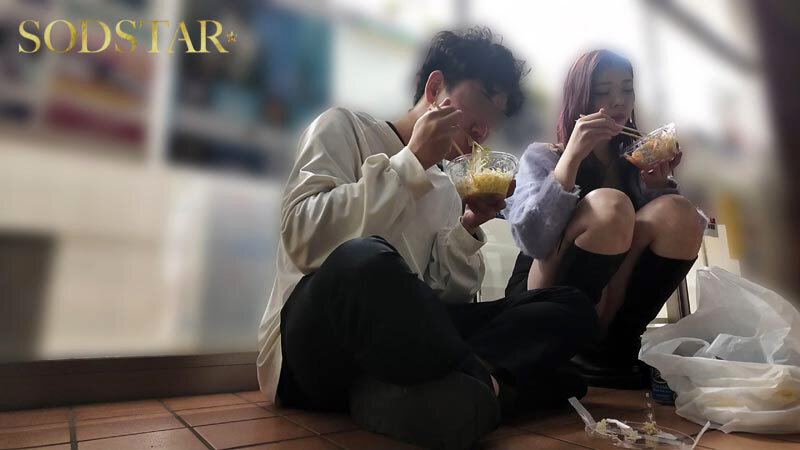 【人気配信旬報 マニア向け情報館】金曜夜、男友達よりも気が知れてる地元の連れと合流。学生みたいに遊びまくり疲れ果てた僕ら。ノリで入ったラブホで初めて見た‘欲しがり女顔’に歯止めが効かず、朝がきても狂ったようにヤリ続けた。 神木麗 画像2