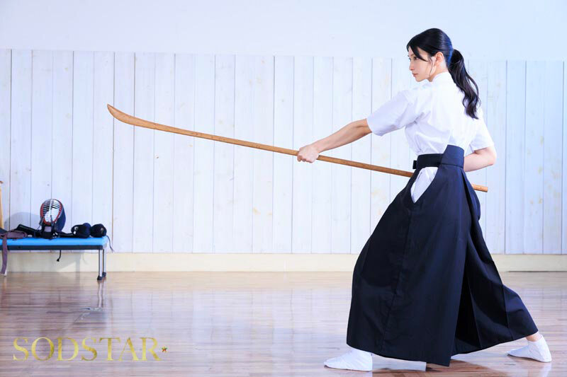 【人気配信旬報 マニア向け情報館】凛とした美しき薙刀剣士と密かに恋焦がれていた僕の童貞喪失物語 本庄鈴【特典映像収録】 画像3