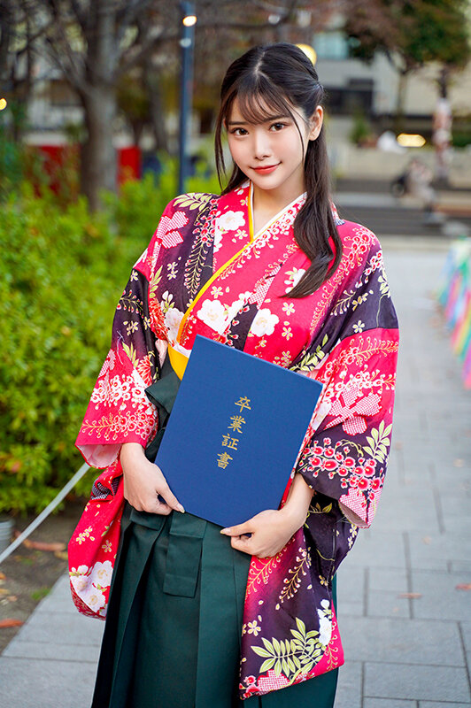 【人気配信旬報 マニア向け情報館】大和なでしこイキ狂い!卒業式帰り袴姿のまま乾杯SEX。連続中出しに爆乳振り乱してハメ倒される 画像1