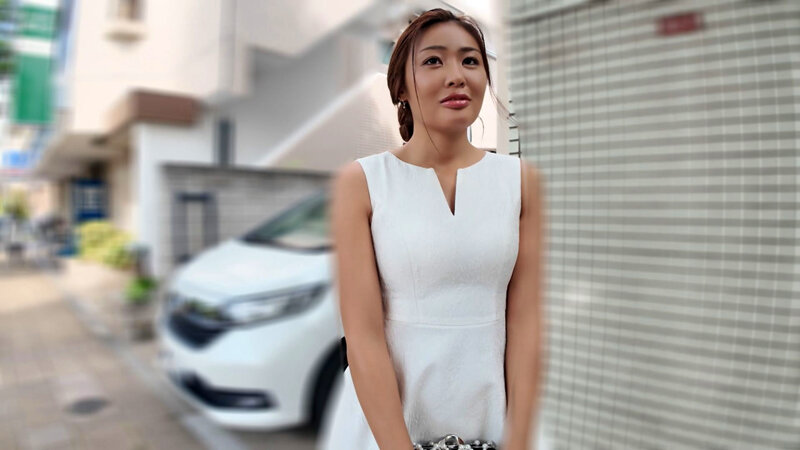 【人気配信旬報 マニア向け情報館】タイ古式マッサージで野獣覚醒！スタイル抜群な人妻（32歳）を騙すつもりが逆に痴女られ怒涛の潮吹き！逆顔射！？テカテカオイルの巨乳を振り乱し巨尻を跳ね上げる超淫乱中出しSEX！ 三岳ゆうな 画像1