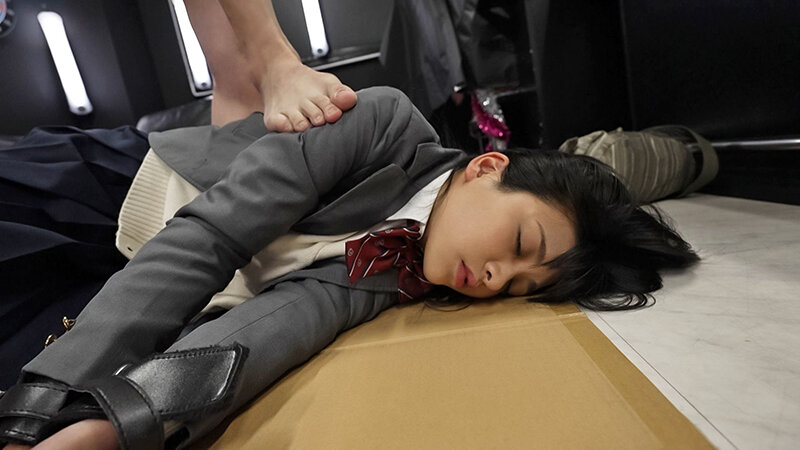 【人気配信旬報 マニア向け情報館】アジア美少女を監禁喉ボコ開発 4本の肉棒に貫かれ精子と唾液と涙でゴボゴボ喉奥ピストン地獄!精神崩壊!白目ひん剥き!狂人喉奥イラマチオ 喉ボコ美少女いくら 海野いくら 画像1