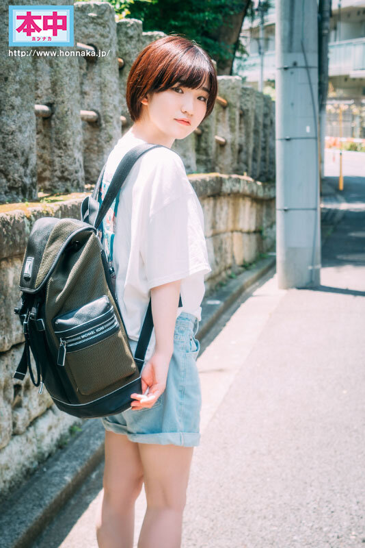 【人気配信旬報 マニア向け情報館】私、AVに出たらどうなっちゃうんだろう? 新人 18歳 初体験は中学3年生 経験人数1人 恋をしてない3年間あの頃好きだった先生のチ●ポが忘れられずに…中出しAV Debut 姫野らん 画像1