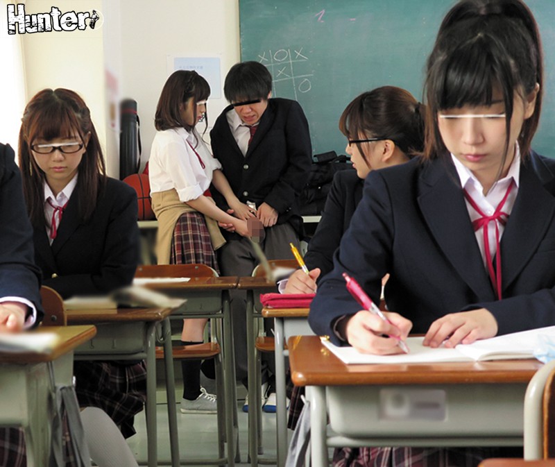 【人気配信旬報 マニア向け情報館】場違いなヤリマンの入部で女子部員全員がヤリマン化!男子も女子もウブで真面目な生徒ばかりのお堅い文芸部になんとヤリマンが1人入部してきた!!部活動もそっちのけでパンチラ胸チラで男子部員を誘惑すると、所構わずヤリまくり!恥ずかしくて見て見ぬふりの毎日だった女… 画像1