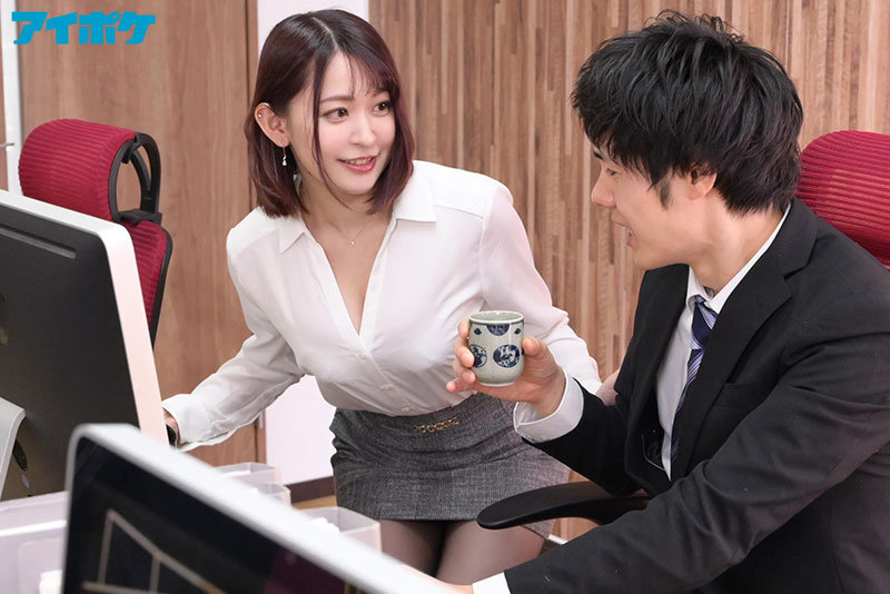 【人気配信旬報 マニア向け情報館】可愛い後輩巨乳OLをホテルへお持ち帰りしたら…度を越えた≪絶倫女≫で返り討ちにあった。 梓ヒカリ 画像1