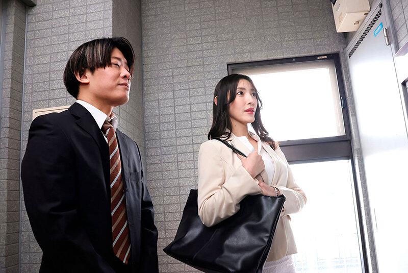 【人気配信旬報 マニア向け情報館】せがれの担任女教師 森沢かな 画像1