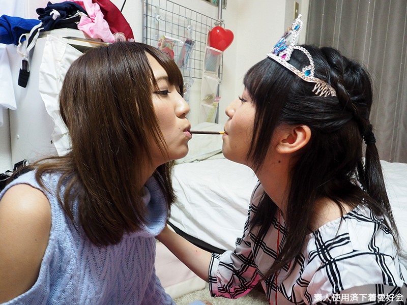 【人気配信旬報 マニア向け情報館】友人の彼女の誕生日会でパンツ丸見えの彼女を悪ふざけで寝取っちゃった一部始終を撮影した記念VTR ※彼女の友達も一緒に食べちゃいました。 みのり まゆ 素人使用済下着愛好会 画像3