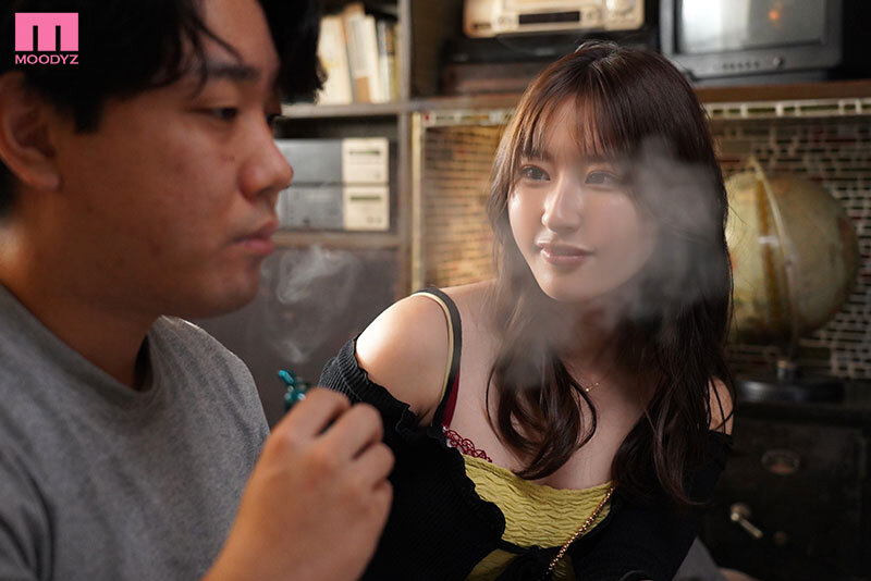 【人気配信旬報 マニア向け情報館】「媚薬使っていきなり白目剥いちゃうかもしれないの、恥ずかしいからさ…」 私と媚薬エッチしない？ 東京で彼氏ができたという幼馴染が田舎に帰省中にボクを実験台に媚薬SEXを試してきました… 一ノ瀬あおい 画像1
