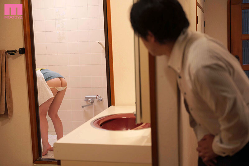 【人気配信旬報 マニア向け情報館】アノヒトがシテくれなくても… 上司の色白美尻若奥さんのノーパン肛門誘惑に負けたアナル見せゲス不倫 宮下玲奈 画像2
