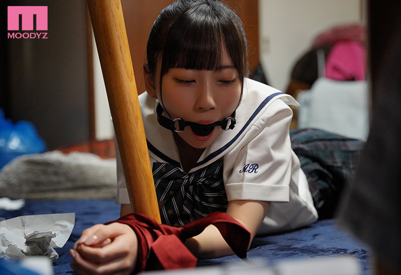 【人気配信旬報 マニア向け情報館】「みあちゃんに彼氏が出来たなんて…」 10年分の片思いが爆発する隣人の異常性欲オヤジが媚薬でキメセク監禁 ゴミ部屋で汗だく失禁いいなり同棲させられた3日間 七沢みあ 画像1