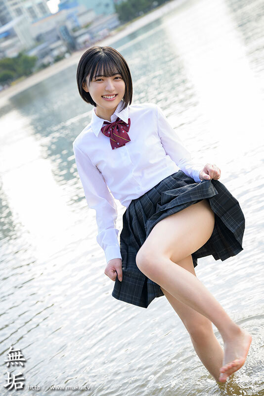 【人気配信旬報 マニア向け情報館】背伸びざかりの制服少女は修学旅行を抜け出してパパ世代おじさんとベロチューデート。そのままホテルに籠って何度も、何度も、中出しセックスでオトナを感じました。 虹村ゆみ 画像1