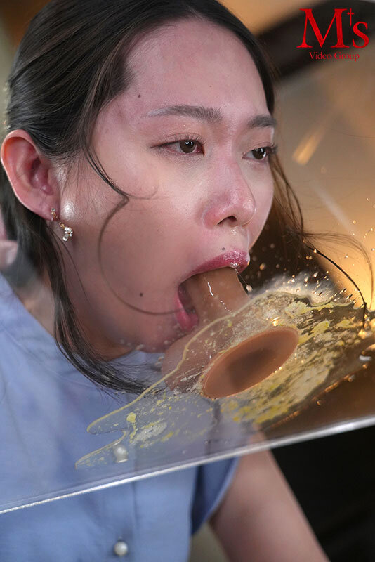 【人気配信旬報 マニア向け情報館】喉射！口射！大量精飲！白目を剥くほど喉奥えぐる喉姦ごっくんイラマチオ 上品なマゾ美人妻の喉奥と膣奥を完膚無きまで嬲って●す串刺しハードFUCK 三池小春 画像3
