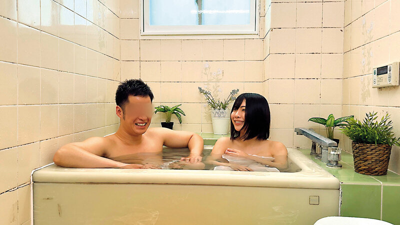 【人気配信旬報 マニア向け情報館】仲良し兄妹限定!せまーいお風呂で密着混浴体験!10年ぶりの兄妹風呂で妹のプリケツちらり!おっぱいポロリ!勃起が抑えきれずそのまま生中出しSEXしちゃいました! 画像7