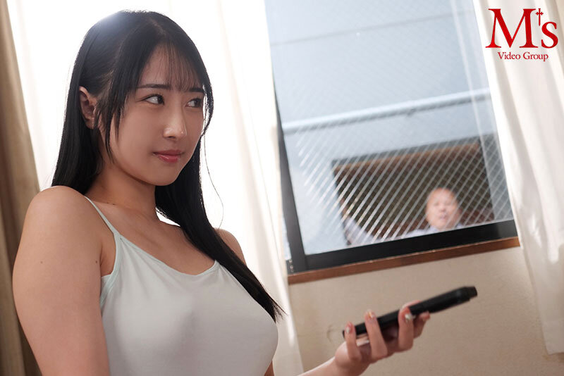 【人気配信旬報 マニア向け情報館】男なら絶対断れない! とてつもなくいやらしい下着姿で中年おやじに見せつけ誘惑してくる向かいの部屋の露出狂お姉さん 小野坂ゆいか 画像1