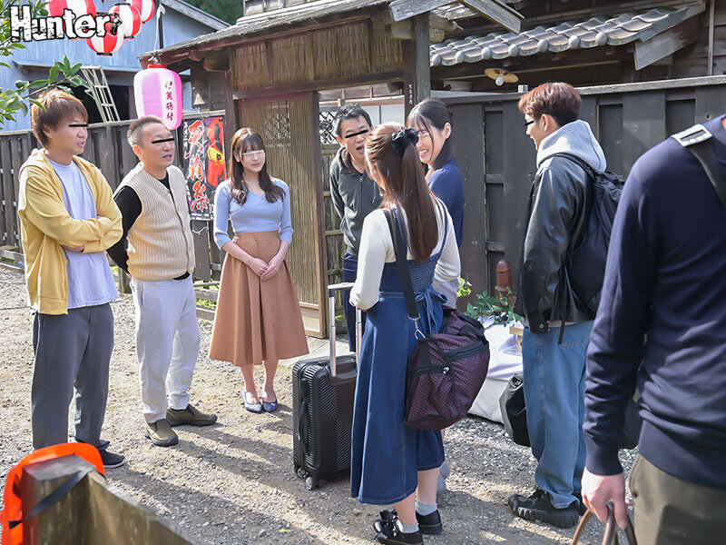 【人気配信旬報 マニア向け情報館】だれとでも定額挿れ放題! 秘境の村編 その村は村役場に定額料金を納めるだけで、24 時間挿れ放題!村に住んでいる女性は勿論の事、村に訪れた… 画像2