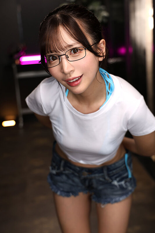 【人気配信旬報 マニア向け情報館】【VR】客の前では清楚嬢…なのに。鬼出勤のストレス解消目的で、淫らな気晴らしセックスに付き合っている新人ボーイの僕 小那海あや 画像6