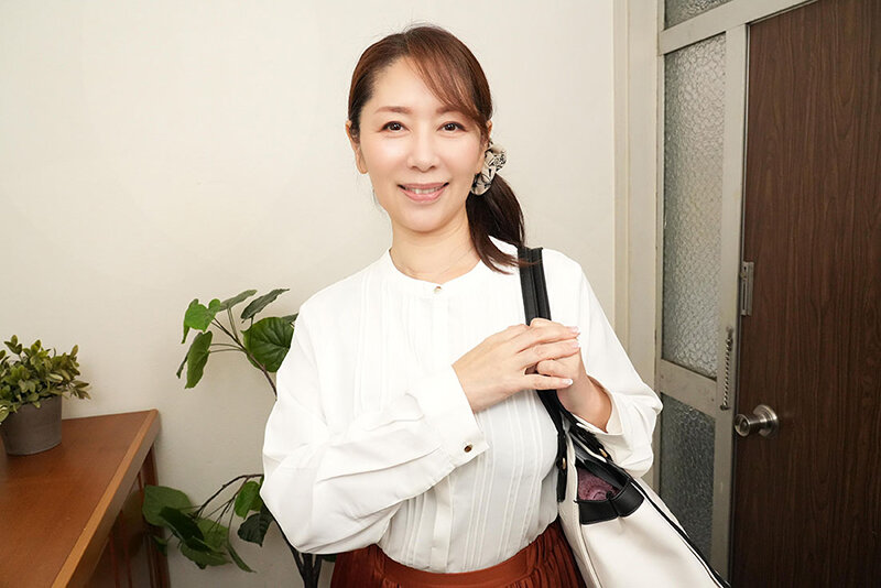 【人気配信旬報 マニア向け情報館】【VR】いつまで経っても子供が出来ないボク達夫婦を見かねて妻のお義母さんが手取り足取り中出し妊活指導 翔田千里 画像16