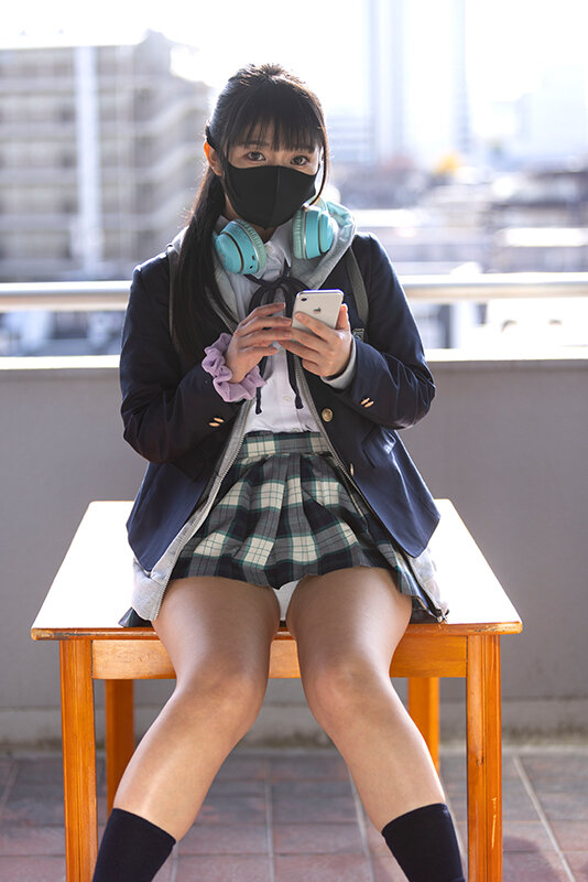 【人気配信旬報 マニア向け情報館】【VR】周りとは群れない黒マスク学生 上下の蒸れたオクチに何でもし放題 画像2