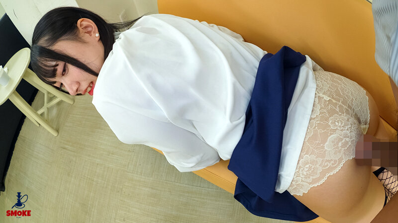 【人気配信旬報 マニア向け情報館】【ごっくんセクハラ】 残業中、2人きりの社内でムラムラ部長の中年精子を毎日飲まされる押しに弱いスレンダー新人部下OL ゆめ莉りか 画像12