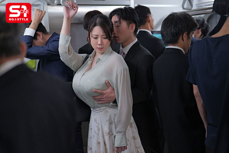 【人気配信旬報 マニア向け情報館】混み合った終電― 酔って緩い感じのOL― 偶然に触れたKカップ― もう我慢できずにメチャクチャ痴●しまくったら…まさかの俺のテクの虜に。 みなみ羽琉 画像2