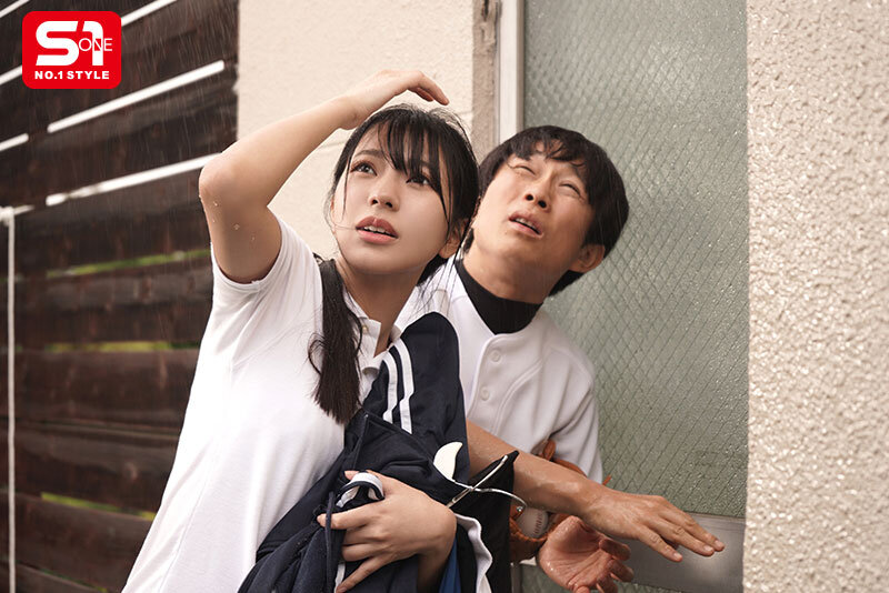 【人気配信旬報 マニア向け情報館】野球部員と美少女マネージャーがゲリラ豪雨で帰れず部室で二人きり… 濡れ透けたカラダに勃起した思春期ペニスを優しく何発も射精ケアする。 浅野こころ 画像3