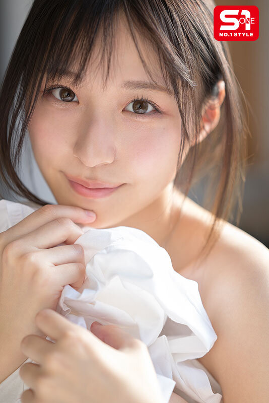 【人気配信旬報 マニア向け情報館】おじさんお泊りデート濃密性交 たくさん笑って、たくさんベロチュウして、たくさんねっちょり絡み合う最高の性交 新木希空 画像1