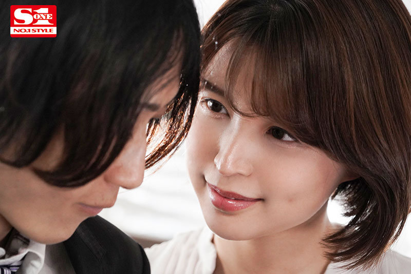 【人気配信旬報 マニア向け情報館】仕事できる美人上司と恋仲になり、いつでもどこでも彼女の絶倫性欲を満たすヤリチン彼氏として挿れまくった僕。 葵つかさ 画像1
