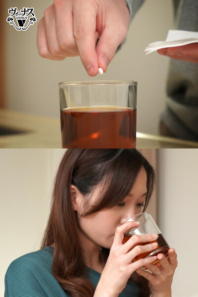 【人気配信旬報 マニア向け情報館】薬で眠らせた母親を人妻好きのネット仲間に売っている息子 織本せりの 画像3